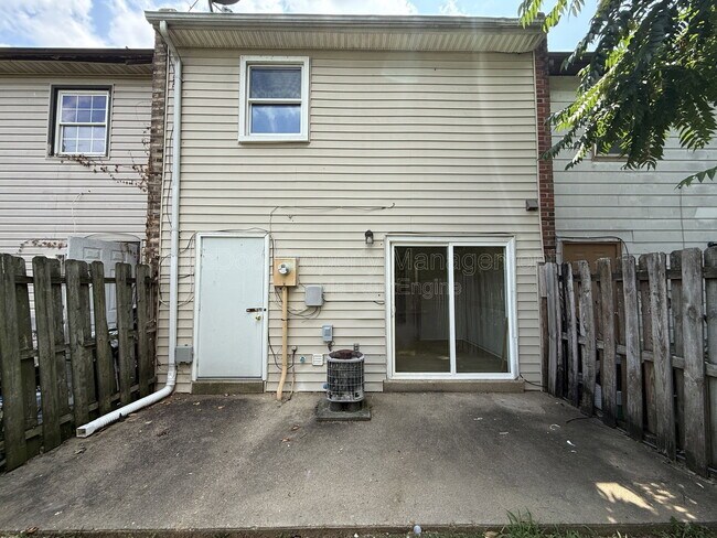 Building Photo - 809 Denton Cir