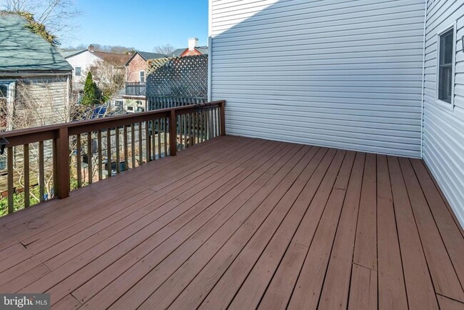 Building Photo - 62 Church St