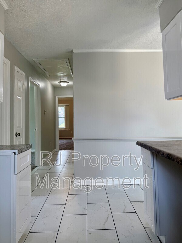 Building Photo - 3974 Almond Cove