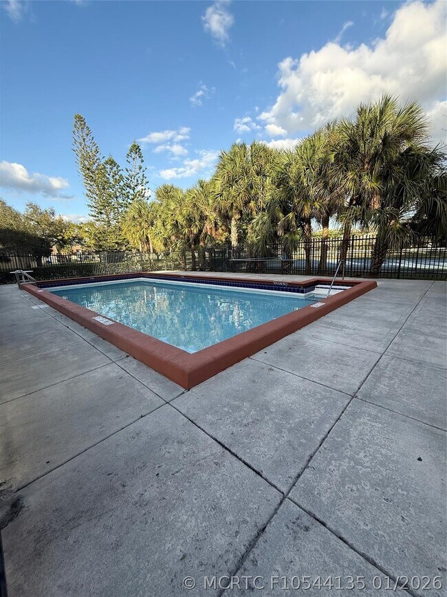 Building Photo - 2075 Coral Ridge Dr