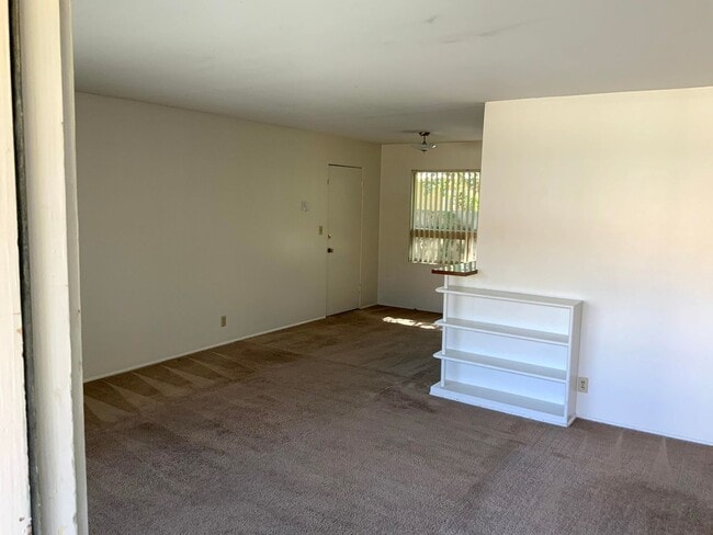 Building Photo - 2 Bedroom Near Harlow