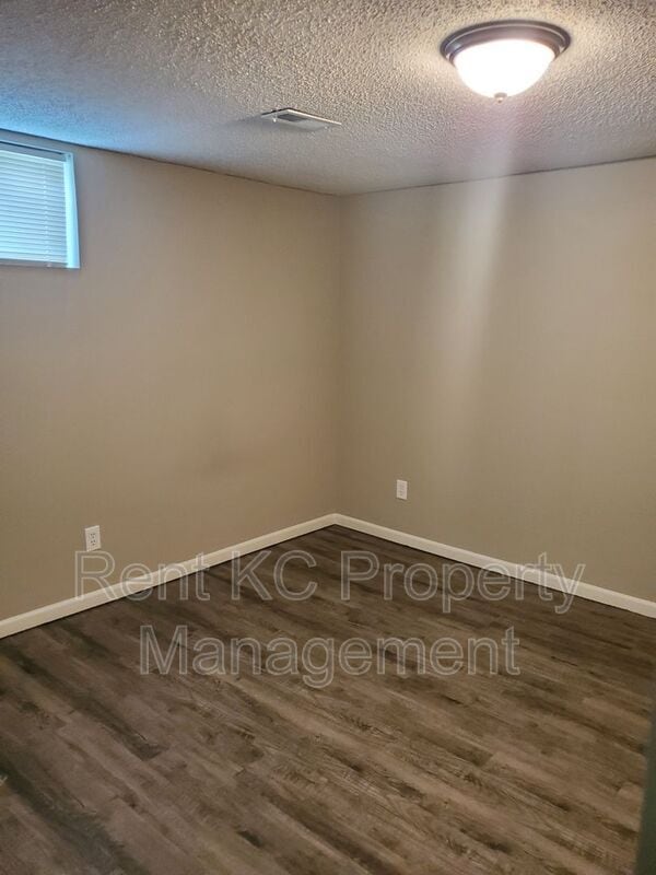 Building Photo - 7013 Orchard St