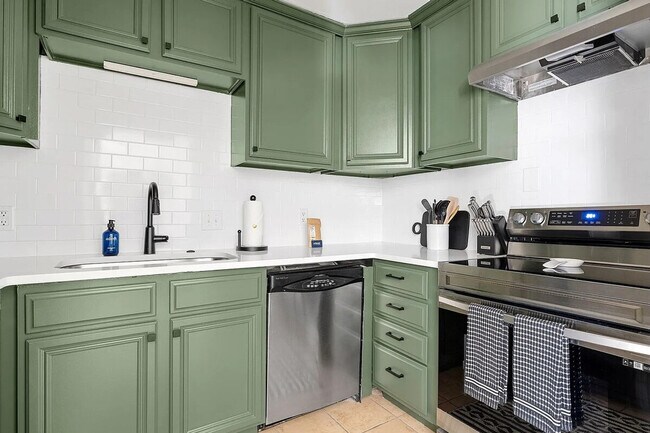 Building Photo - 4 Gateway Walk