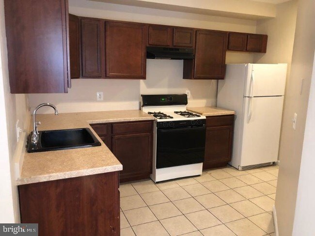 Building Photo - 2419 Callow Ave