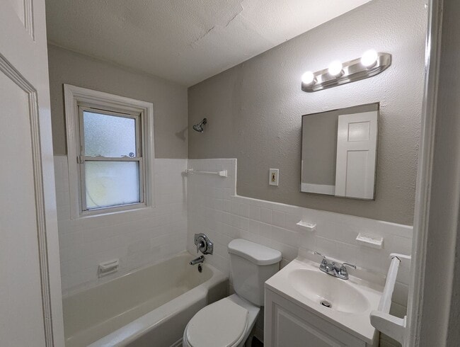 Building Photo - 1936 Alert Dr