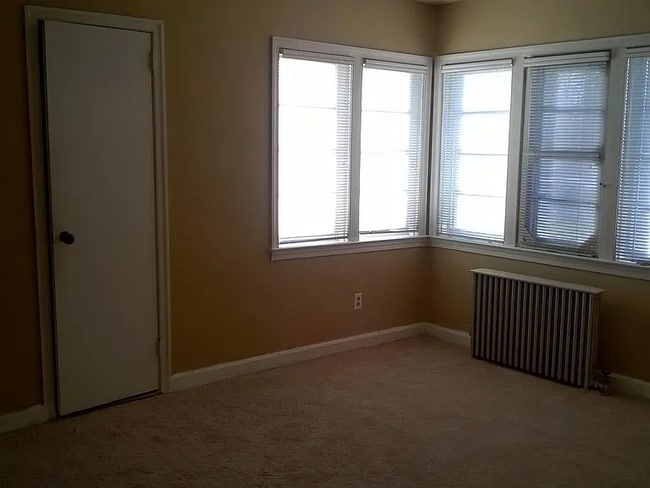 Building Photo - Welcome to this quaint house for rent