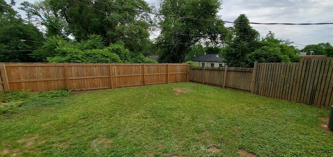 Building Photo - 2 Bedroom 1 Bath Duplex