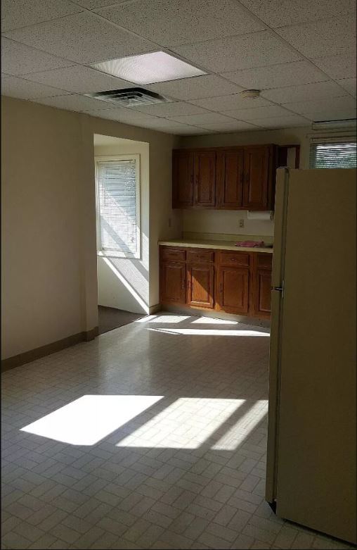 Eat-In Kitchen - 432 Roanoke Blvd