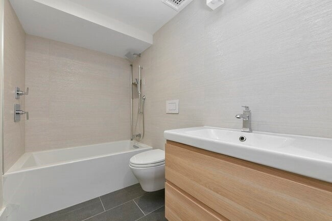 Building Photo - 55 Clarendon St