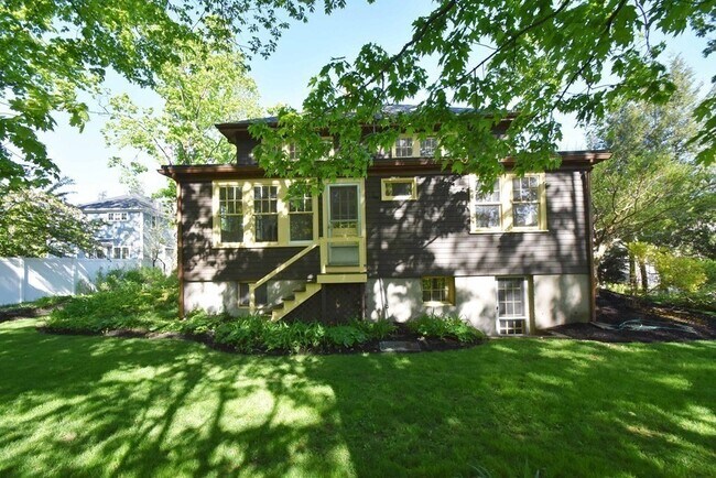 Building Photo - 36 Evergreen Ave