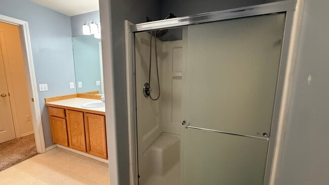 Building Photo - 3 Bed, 2 Bath Townhouse Between Elmore and...