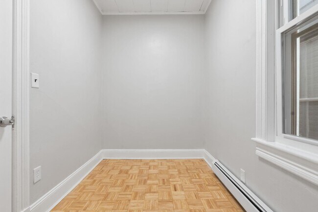 Building Photo - 20 Linden Ct