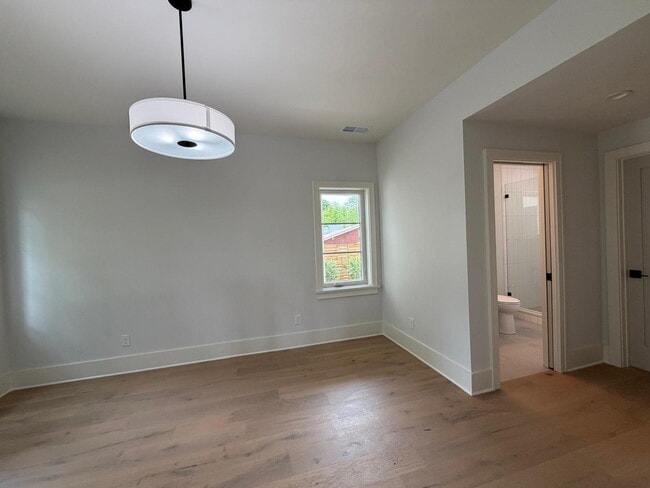 Building Photo - "Spacious and Elegant 4-Bedroom Home on Dover Avenue with 3.5 Baths and Nearly 3000 Sq Ft of Livi...