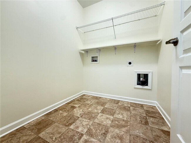 Building Photo - 279 Pendergast Dr SW