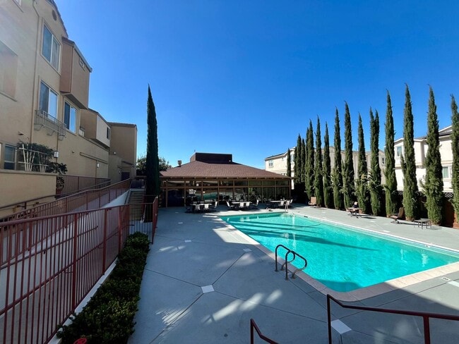 Building Photo - Modern & Elegant 1-Bedroom with Premium Amenities in Santa Clara