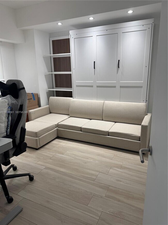 Building Photo - 460 NE 28th St