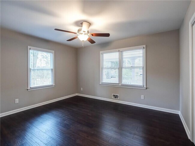 Building Photo - 4745 Hillside Dr