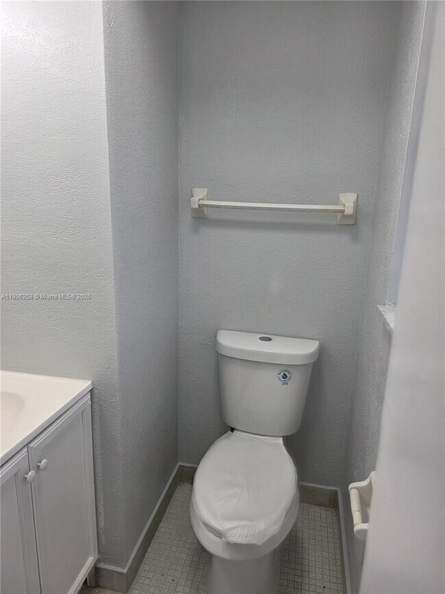 Building Photo - 7910 N Colony Cir