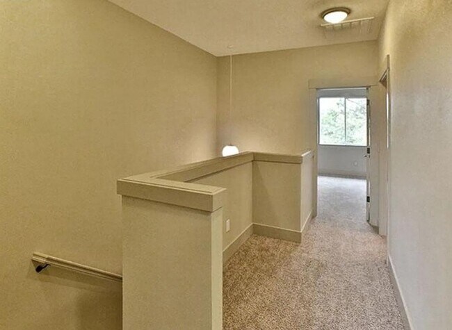 Building Photo - Arbor Lodge Neighborhood Townhome with Central A/C, Garage, In-Unit Laundry, Fenced Backyard