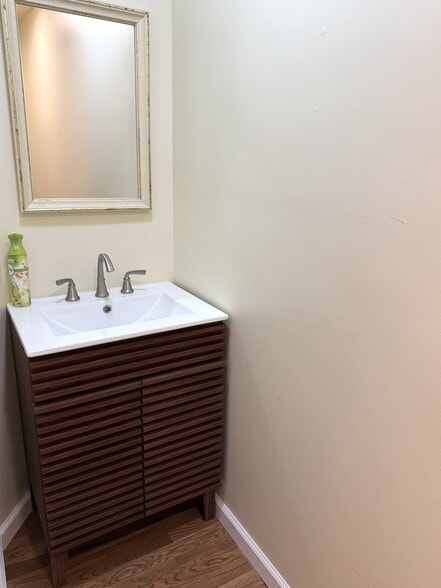 Building Photo - 316 Ella St