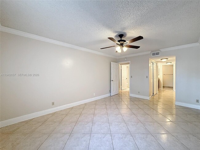 Building Photo - 9877 Westview Dr