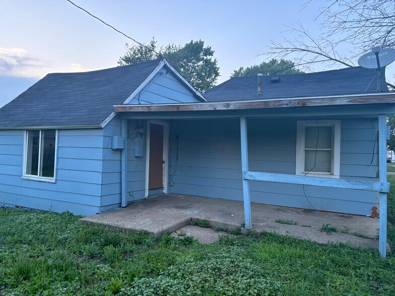 Building Photo - 309 E Monroe St