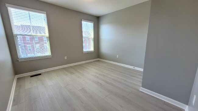 Building Photo - 9615 Union Park