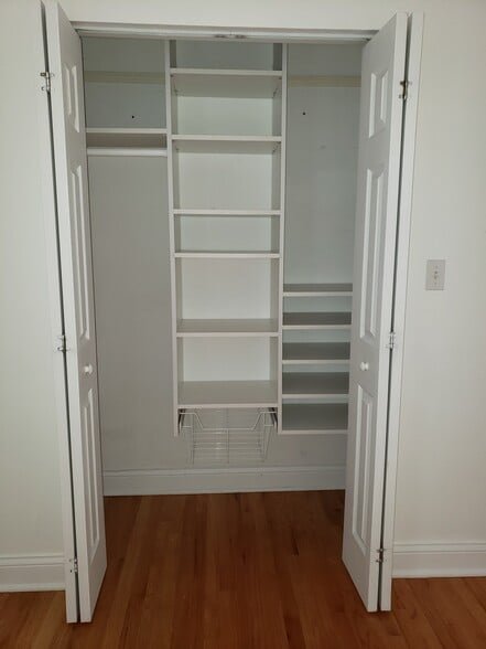 Building Photo - 6812 N Wayne Ave