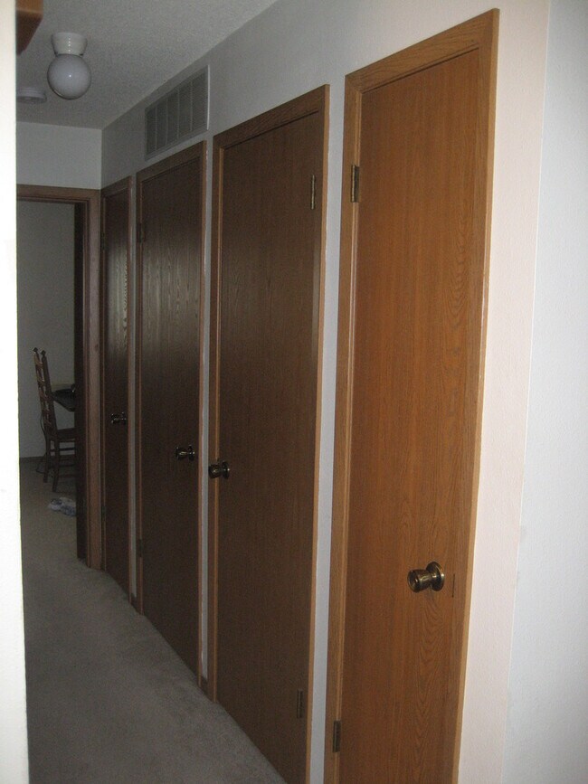 Building Photo - 1 Bedroom, 1 Bath Condo on Iowa City's West Side