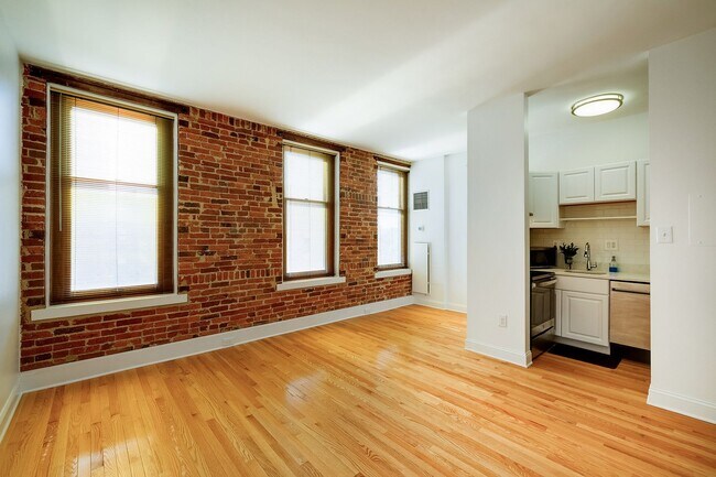 Building Photo - Heart of Dupont Move-in Ready Studio at the Historic Cairo Condominium! Utilities Included!