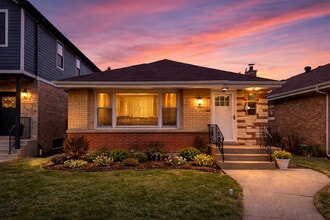 Building Photo - 5410 N Neenah Ave