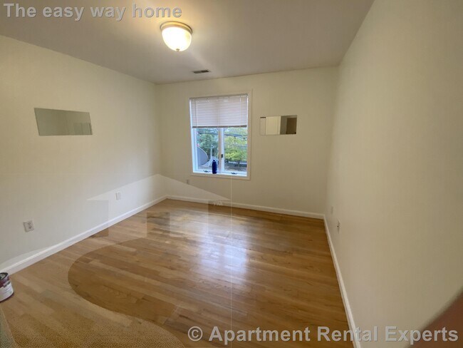 Building Photo - 309 Beacon St