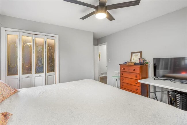 Building Photo - 2205 Plantation Dr