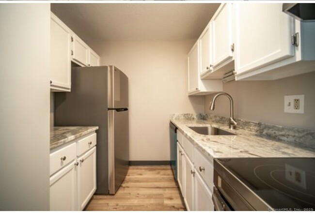 Building Photo - 28 Woodland Dr