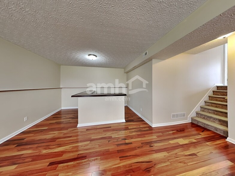 Building Photo - 10136 Corona Ln