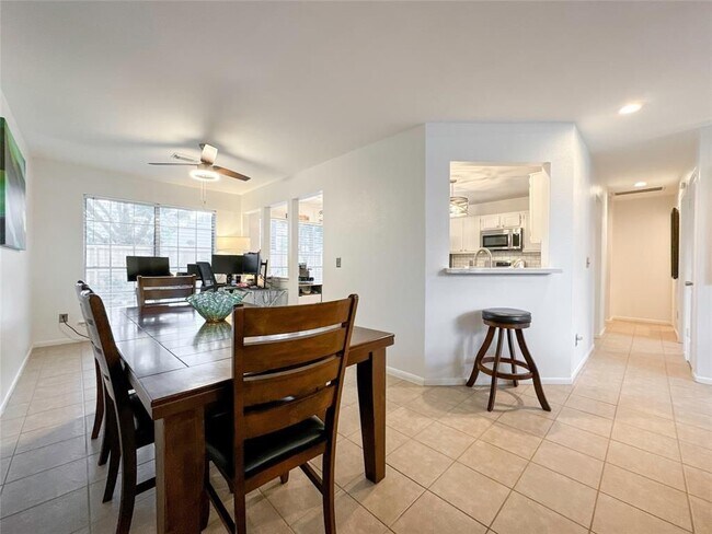 Building Photo - 5202 Spring Cir Dr