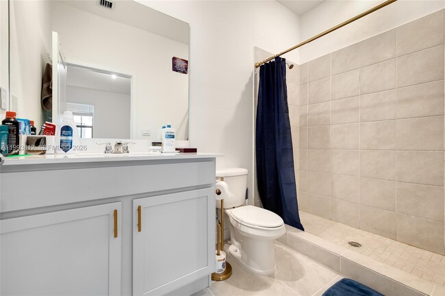 Building Photo - 834 SW 11th Ter