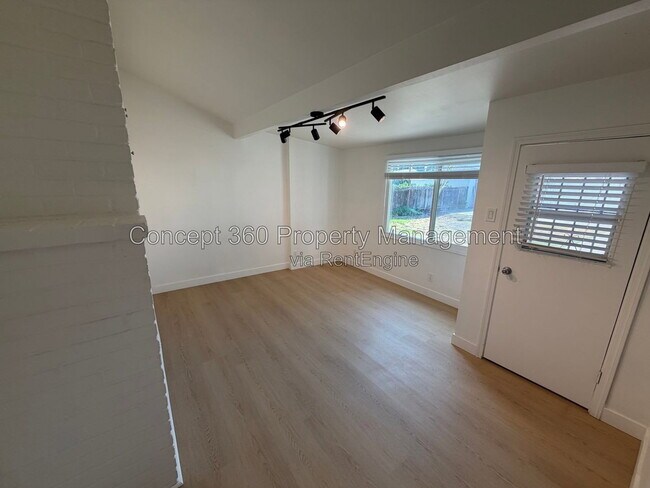 Building Photo - 1214 Cartagena St