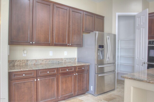 Building Photo - 2413 E Park View Ln