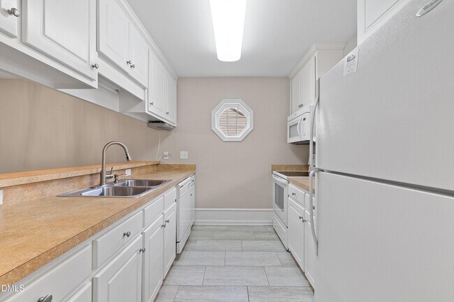 Building Photo - 3666 E Cotton Gin Dr