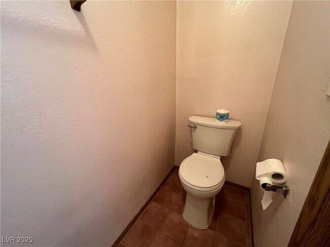 Building Photo - 5070 Jeffreys St