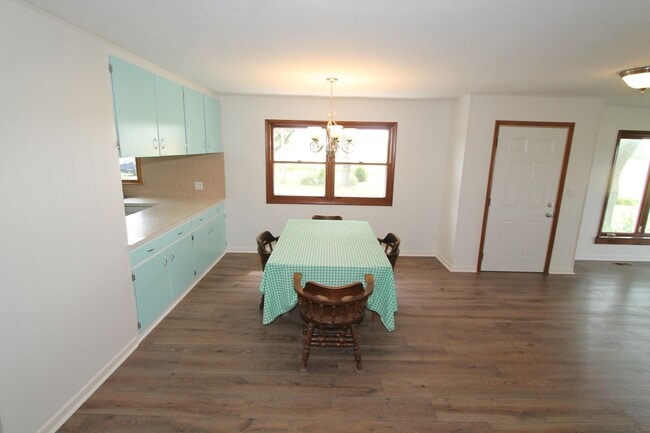Building Photo - 4 bedroom farmhouse