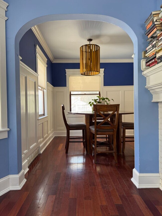 Building Photo - Charming Home For Rent Near UNO & Aksarben