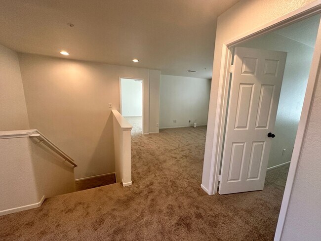 Building Photo - A stunning 4-bedroom haven, fully renovate...
