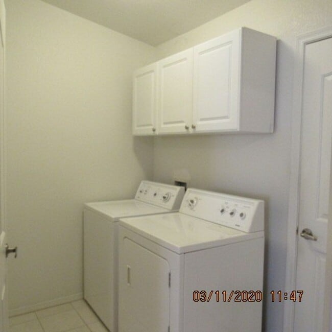 Building Photo - 3 bedroom 2 bath home with 3 car garage and RV parking