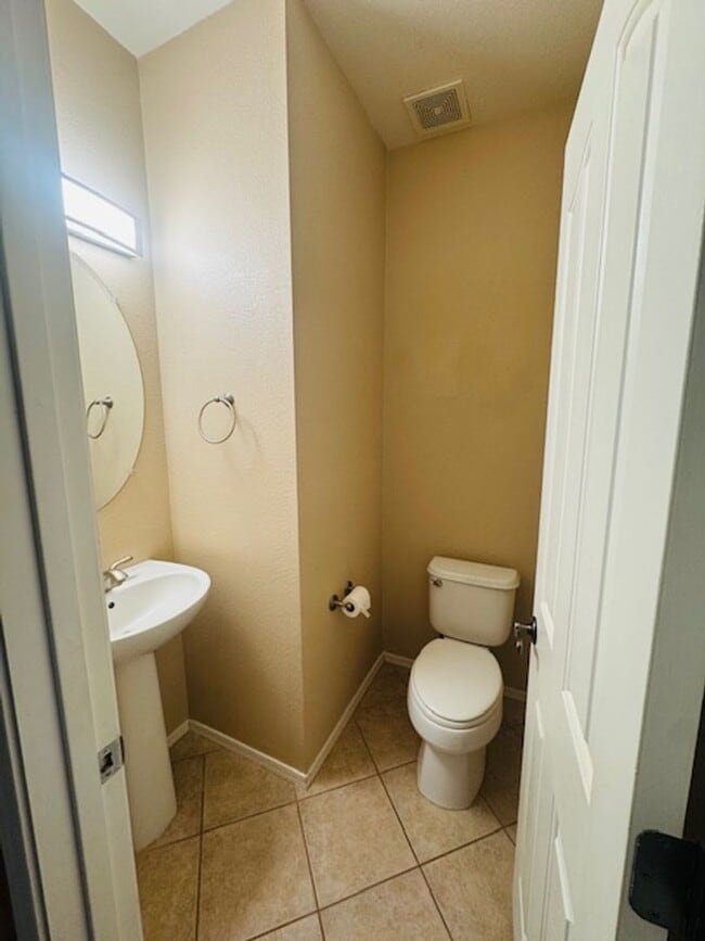 Building Photo - Resort-Style Living in Northwest Tucson- 3 Bedroom/ 3 Bathroom 2-Story House with garage!