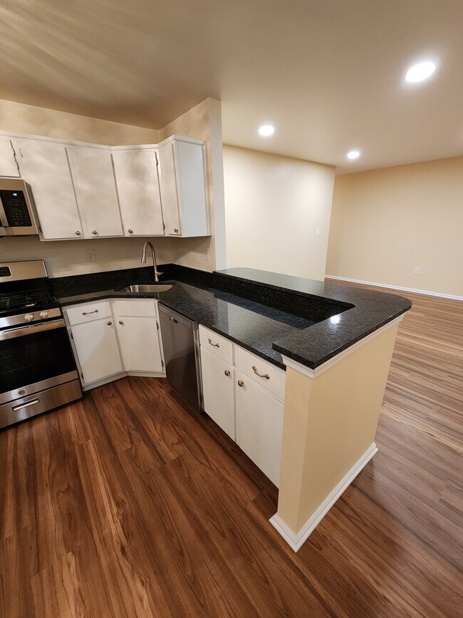 Building Photo - 33 Cypress Ct