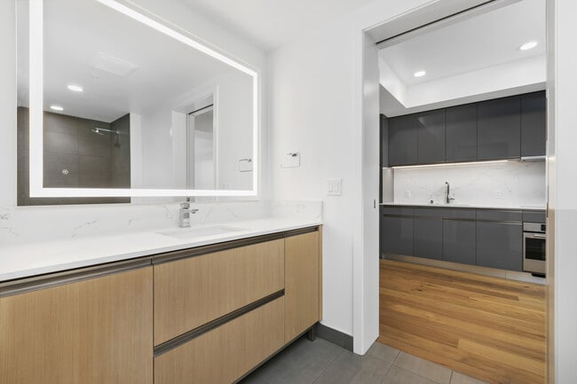Building Photo - Nexus Condominium - 1 bedroom + den