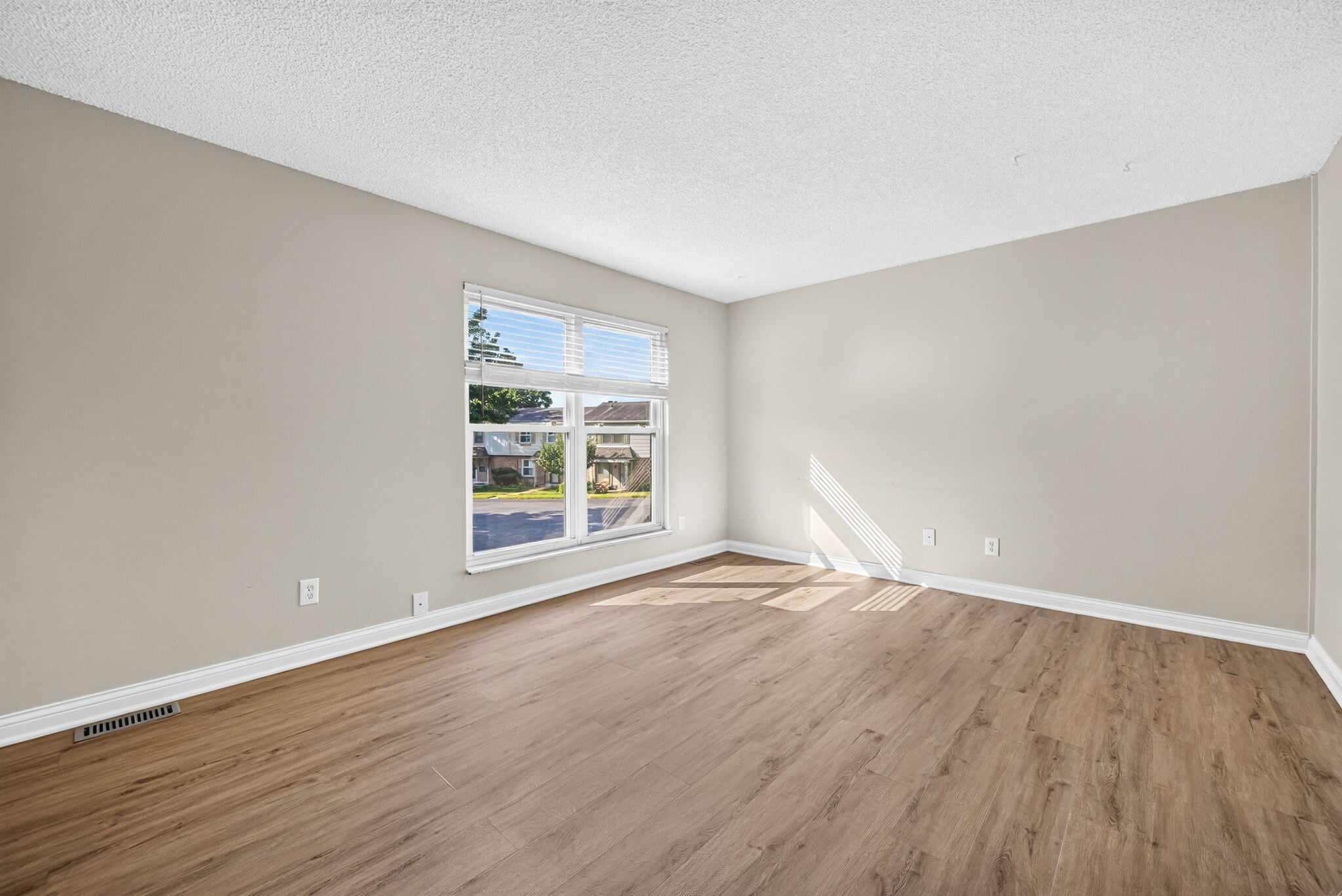 Building Photo - 13391 Hiddendale Ln