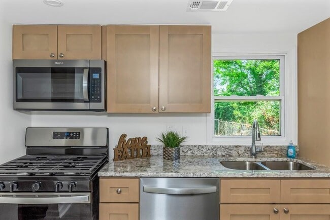 Building Photo - 204 Mill St